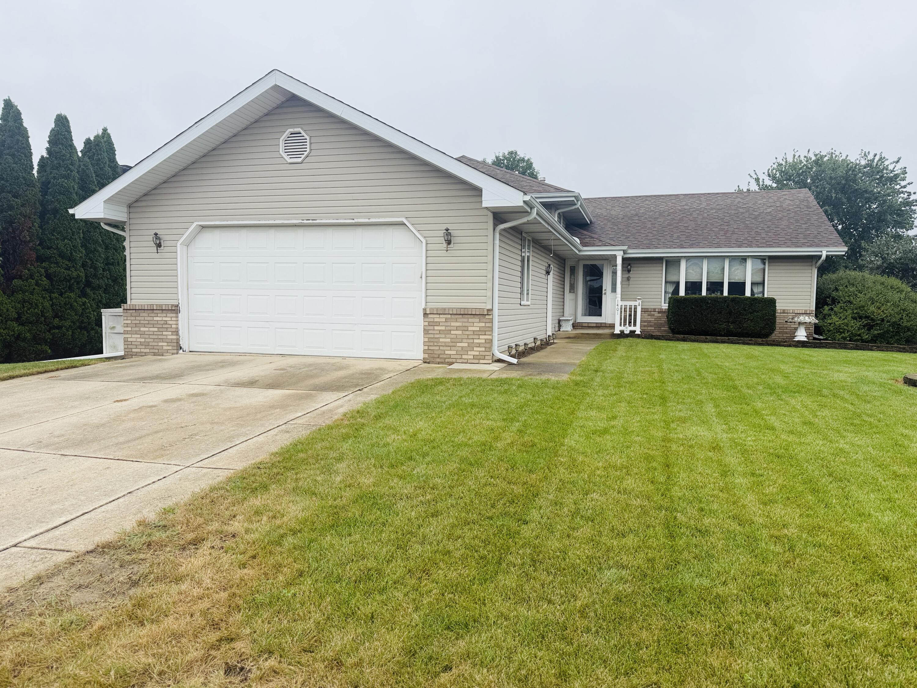 1401 Capri Lane — photo