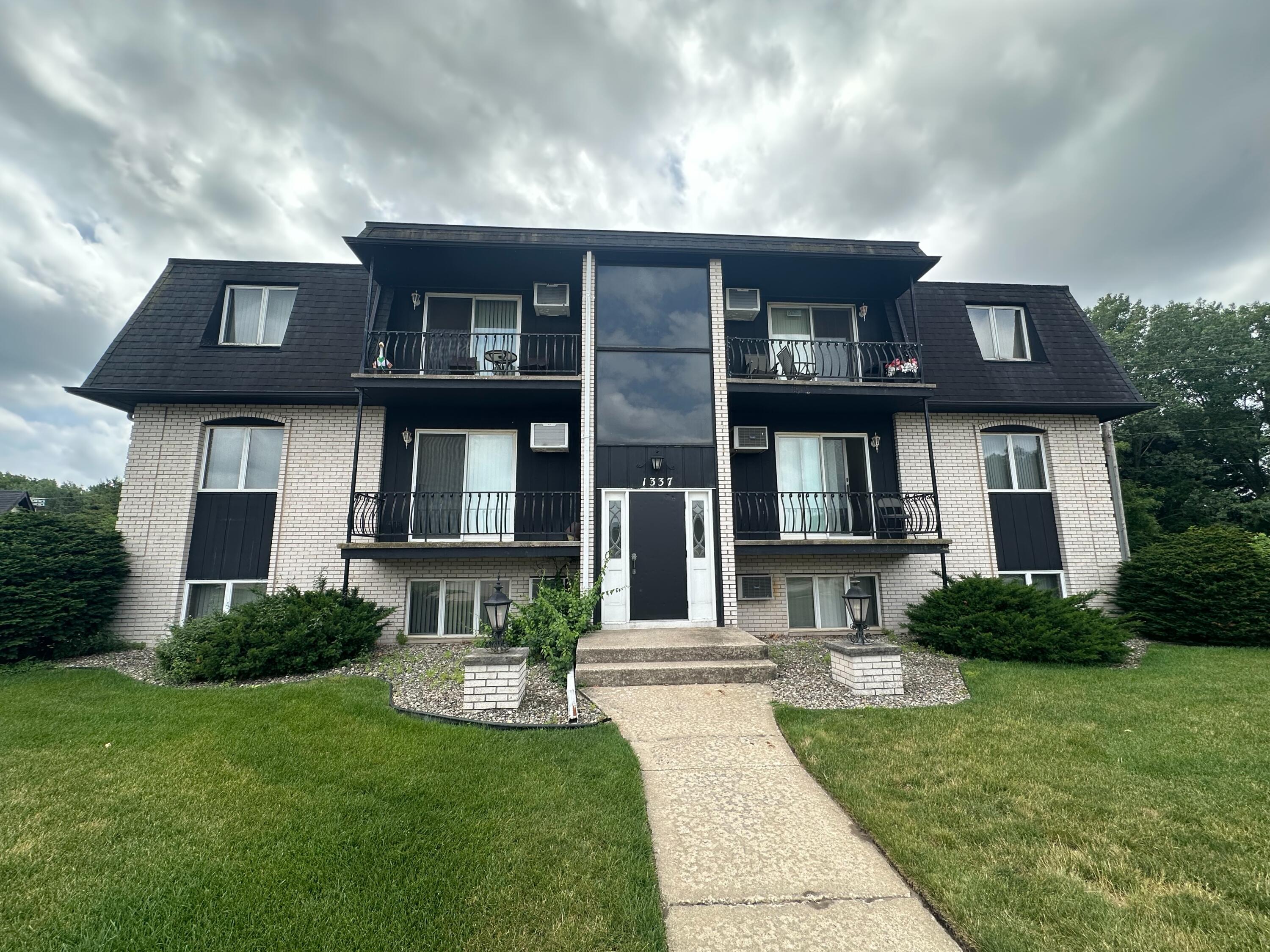 1337 Willow Court — photo
