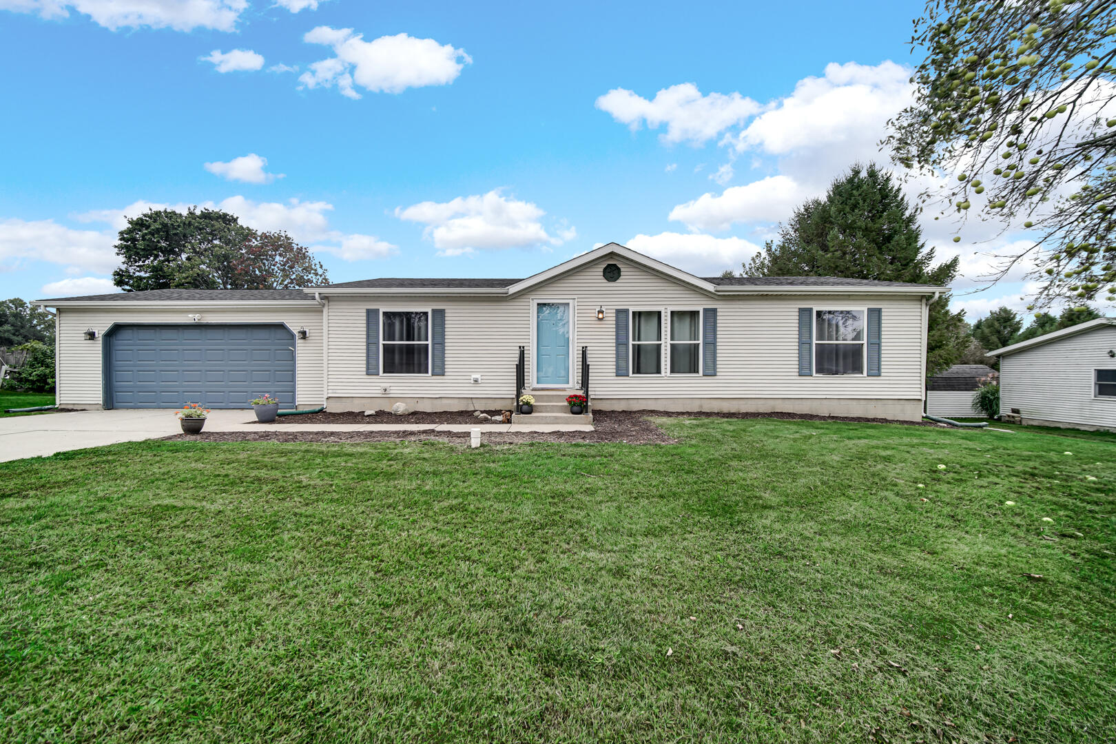 2041 N Coachlight Drive — photo