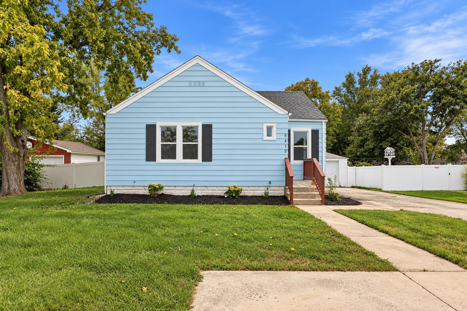 8412 W Taft Street — photo
