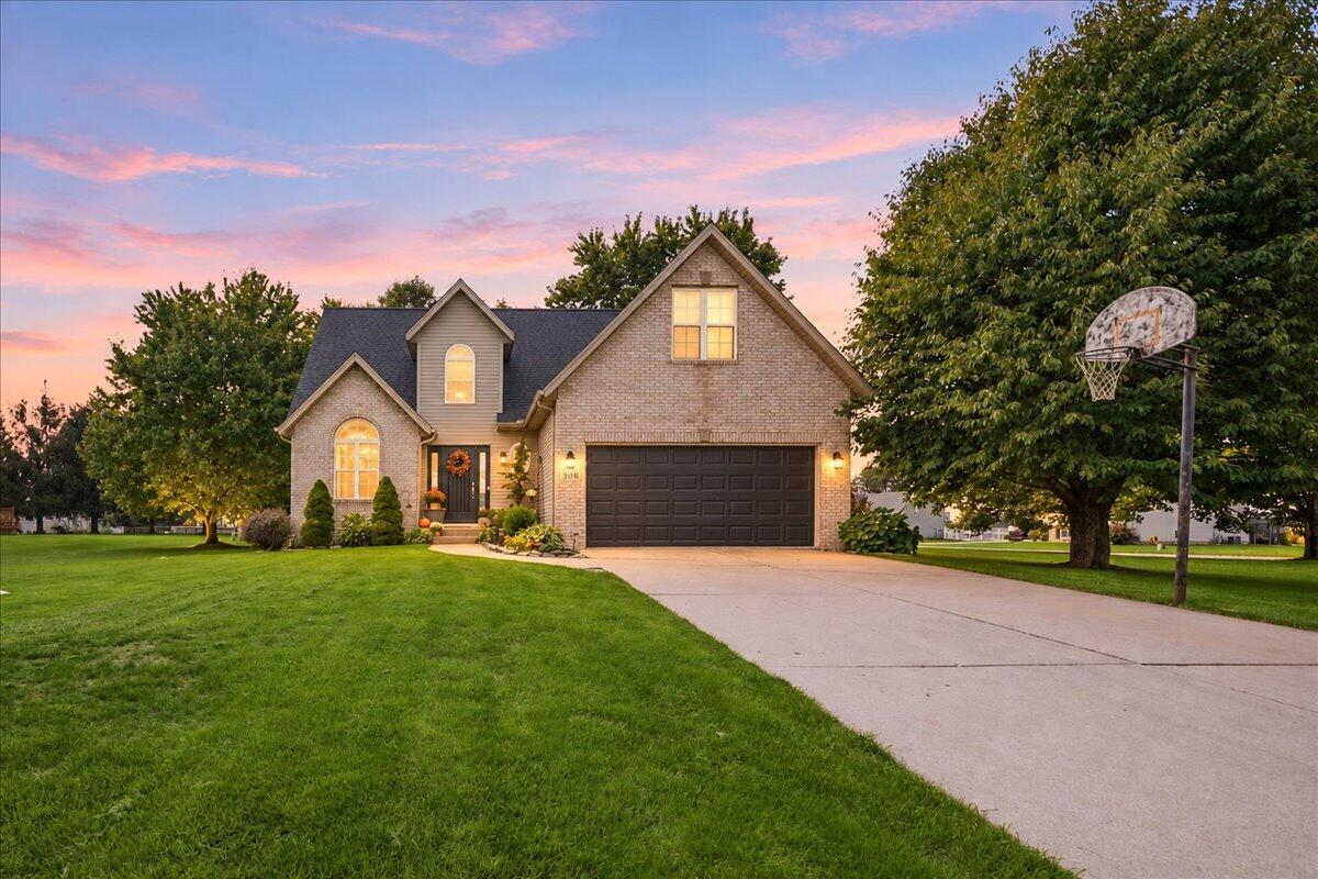 306 Heatherwood Drive E — photo