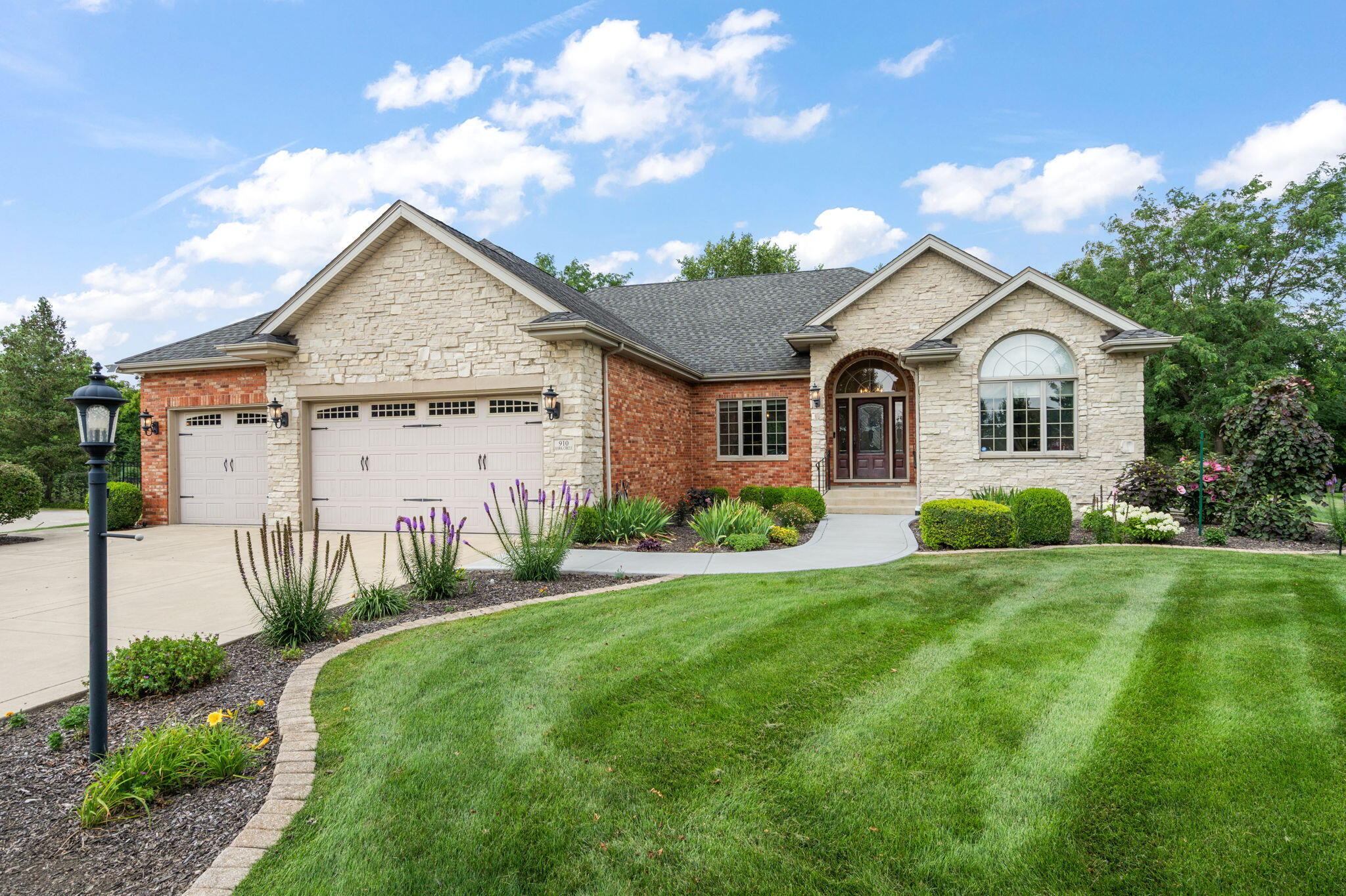910 Hawk Circle — photo
