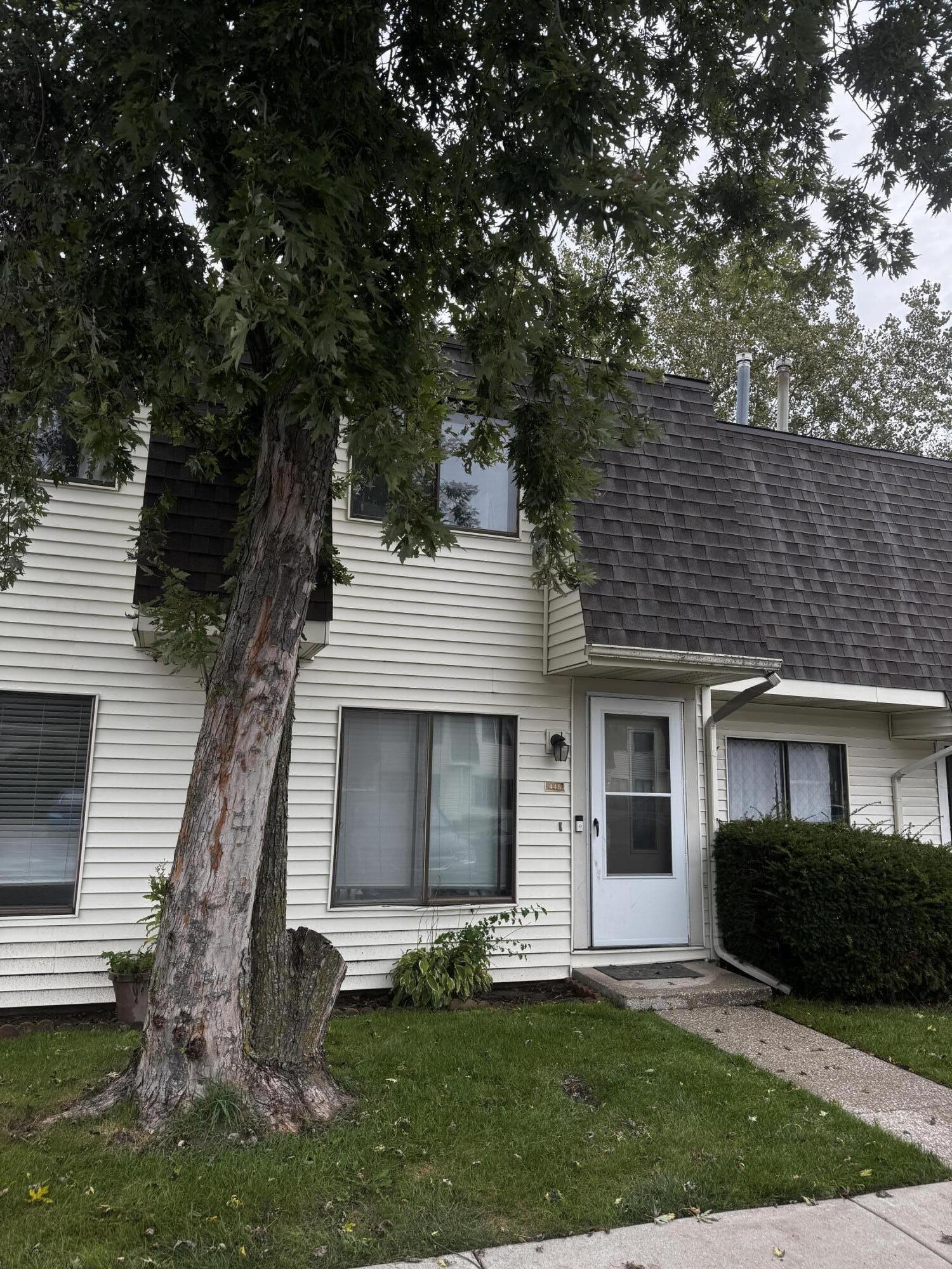 448 E 60th Place — photo