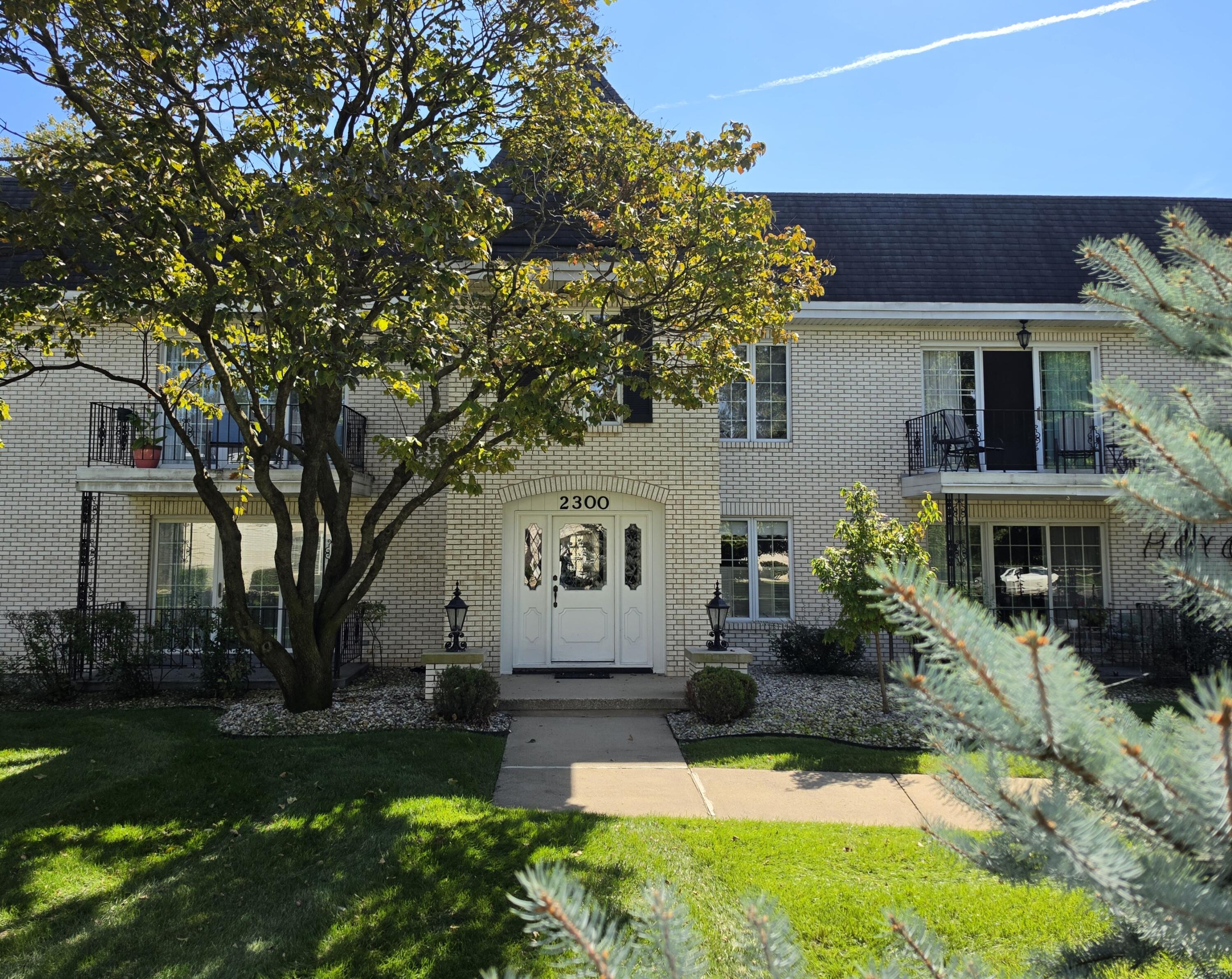 2300 Bordeaux Walk B2 — photo