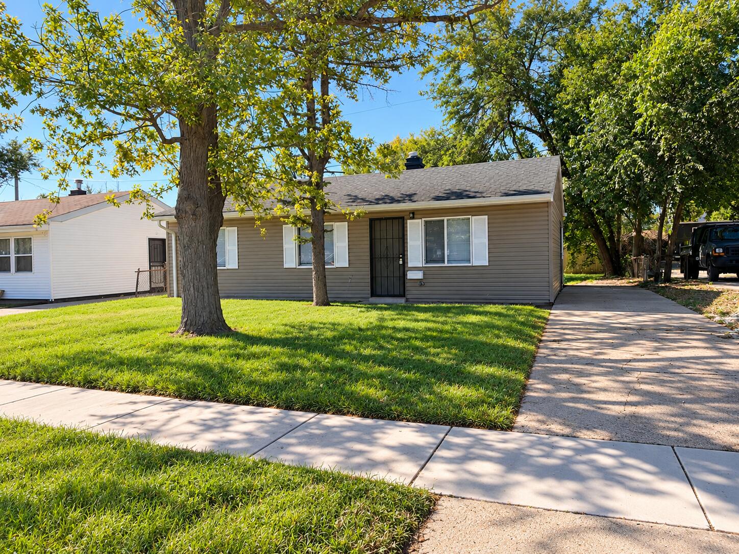 1208 E Greene Place — photo