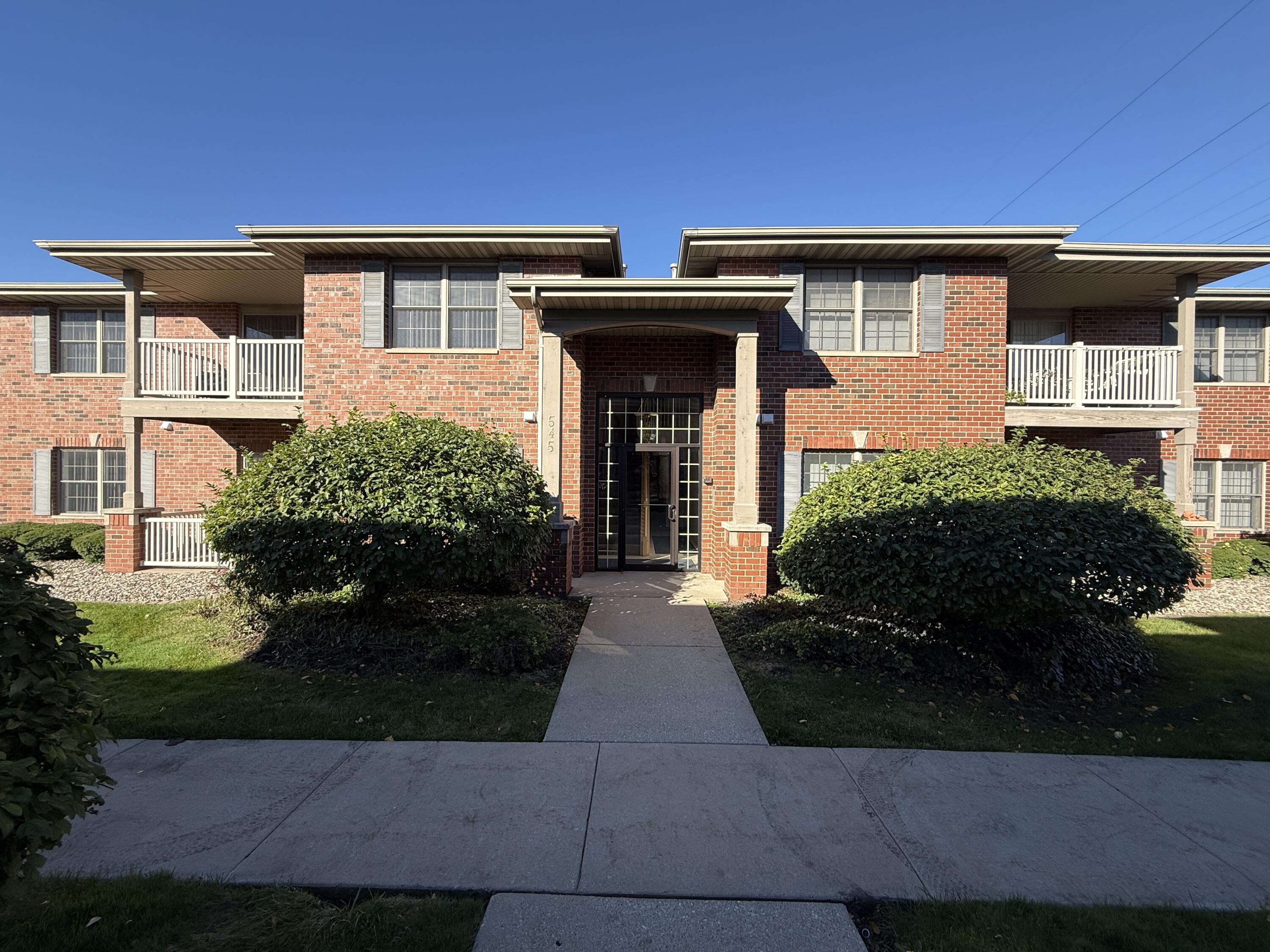 545 Cambridge Court 2C — photo