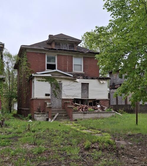 747 Van Buren Street — photo