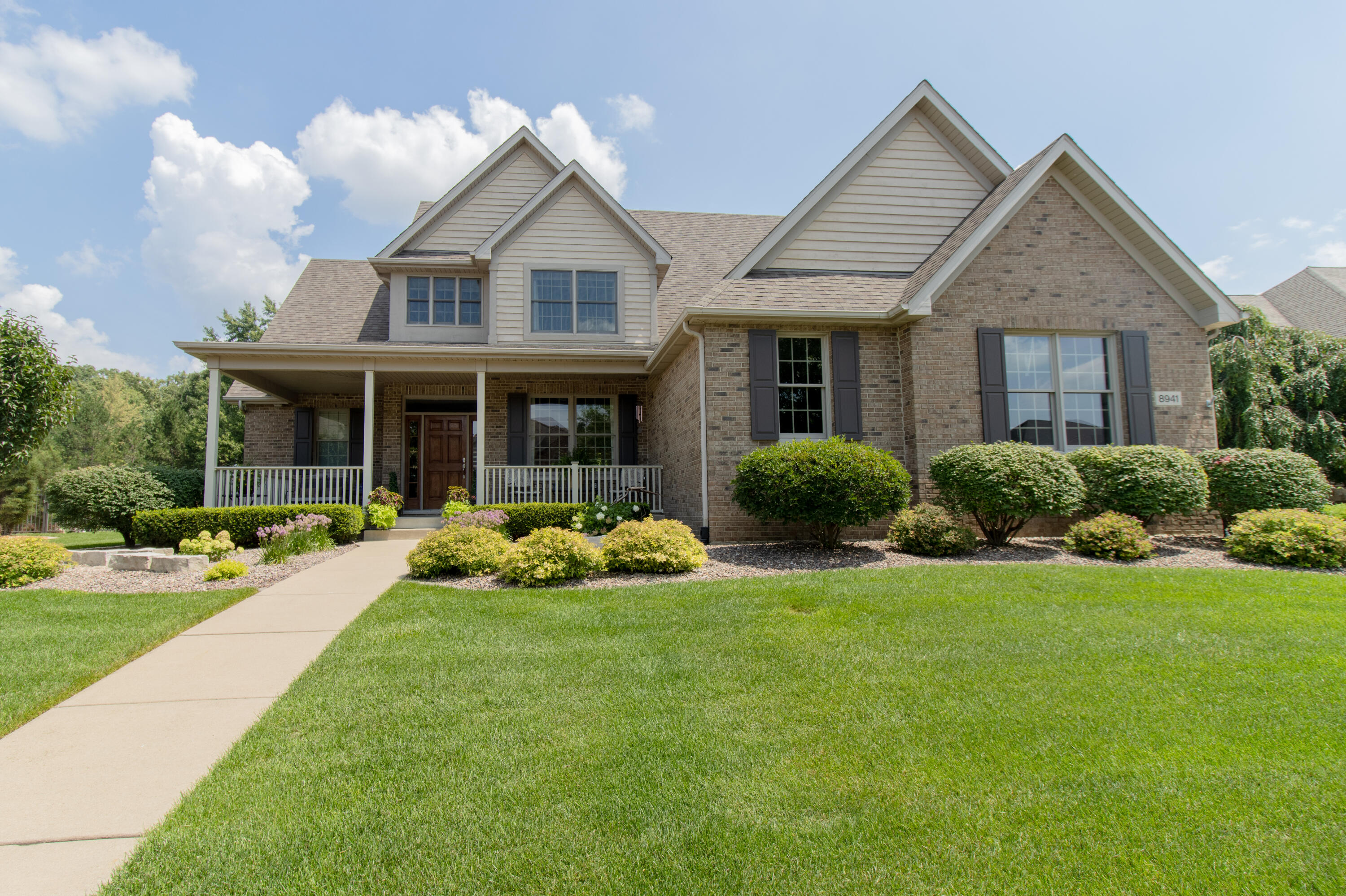 8941 Crooked Bend — photo