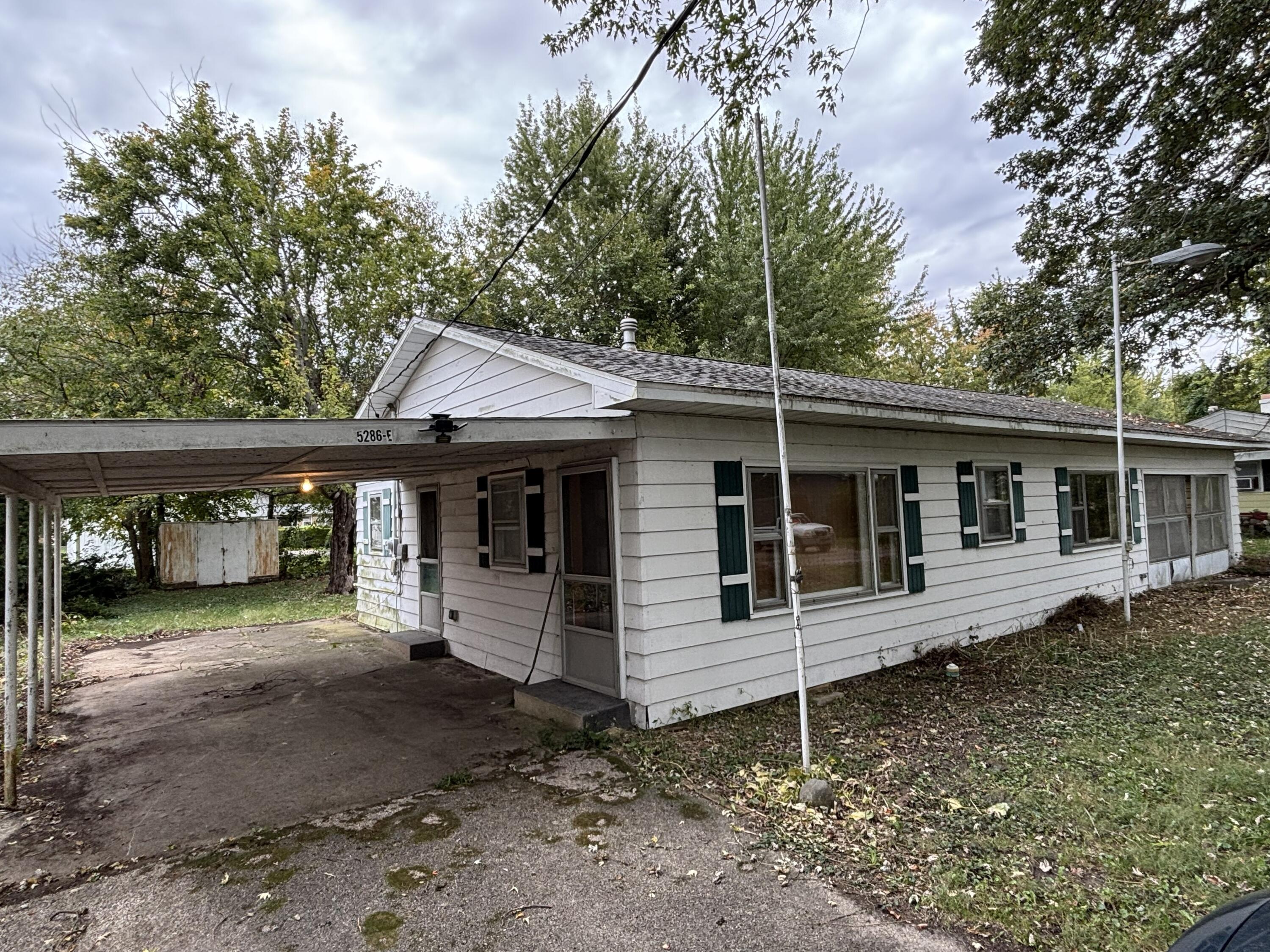 5286 E Woodland Drive — photo