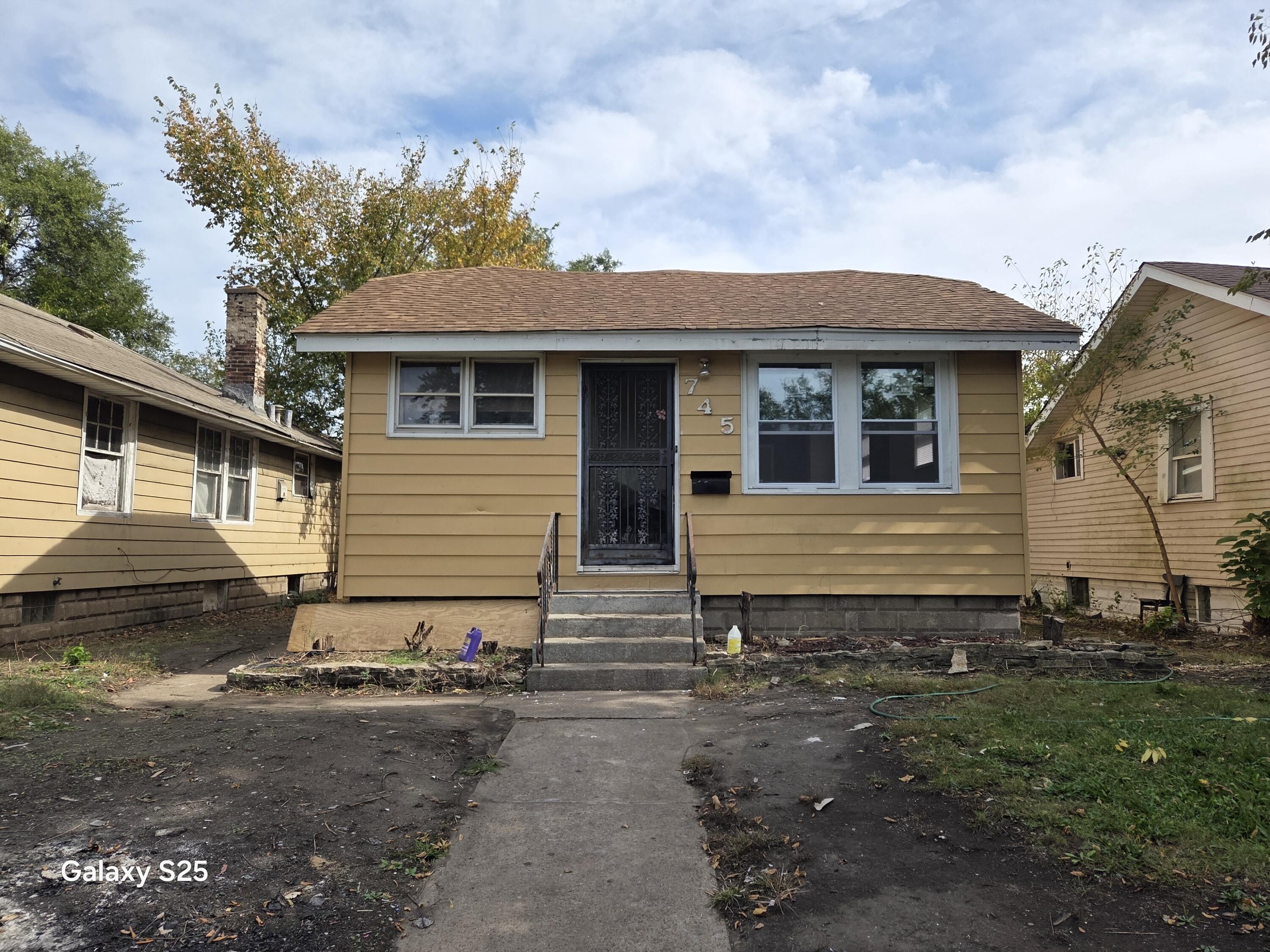 745 Ohio Street — photo