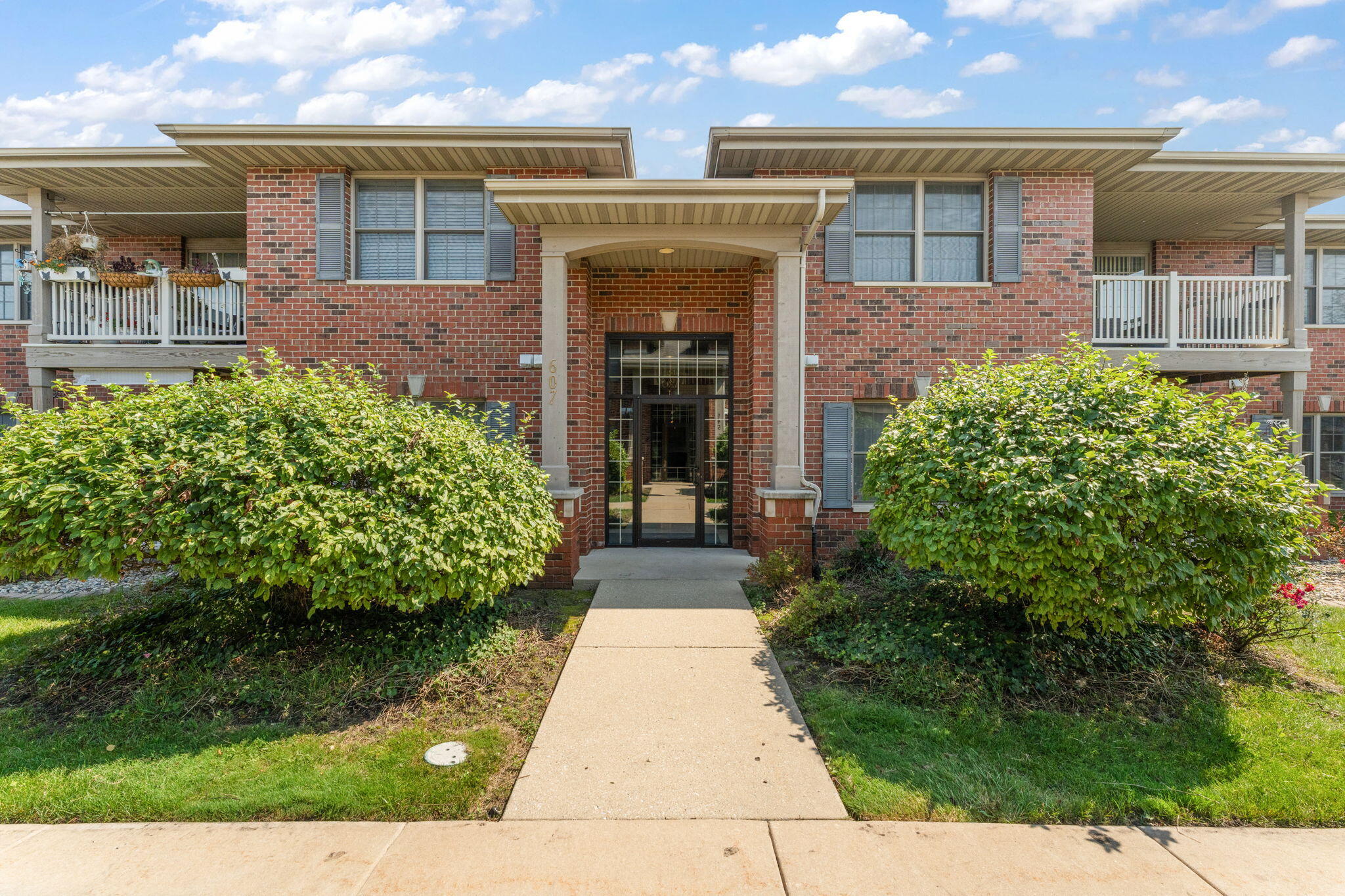 607 Cambridge Court Unit 1D — photo