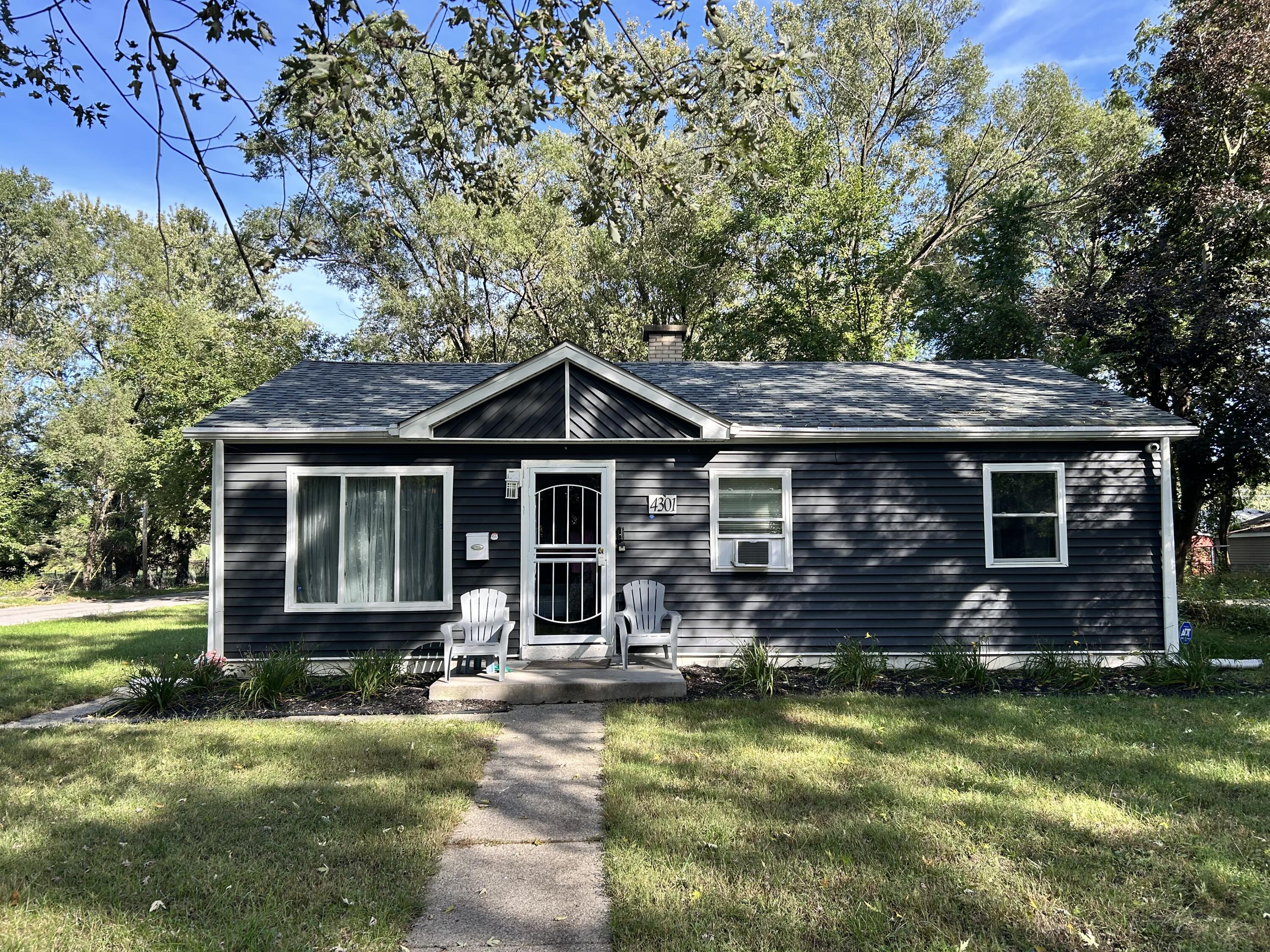 4301 Johnson Street — photo