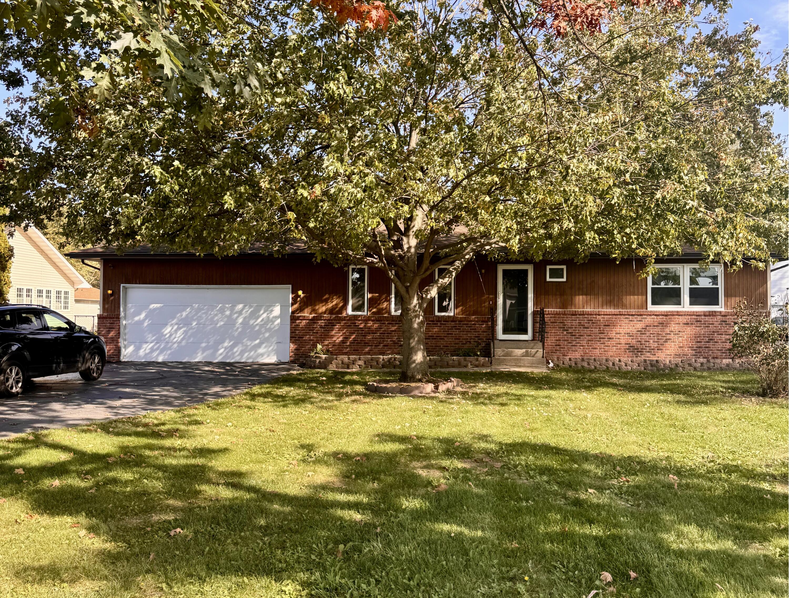 697 N Lake Park Avenue — photo