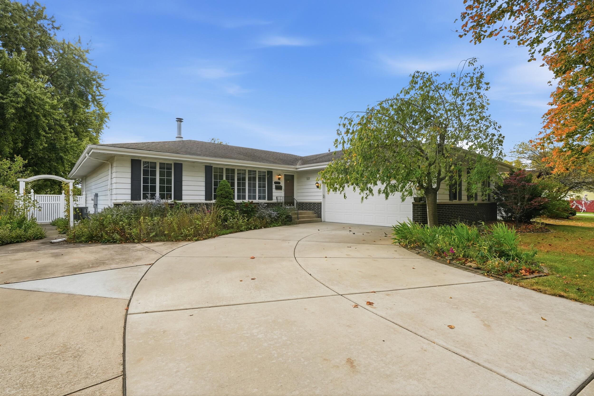 9107 Chestnut Lane — photo