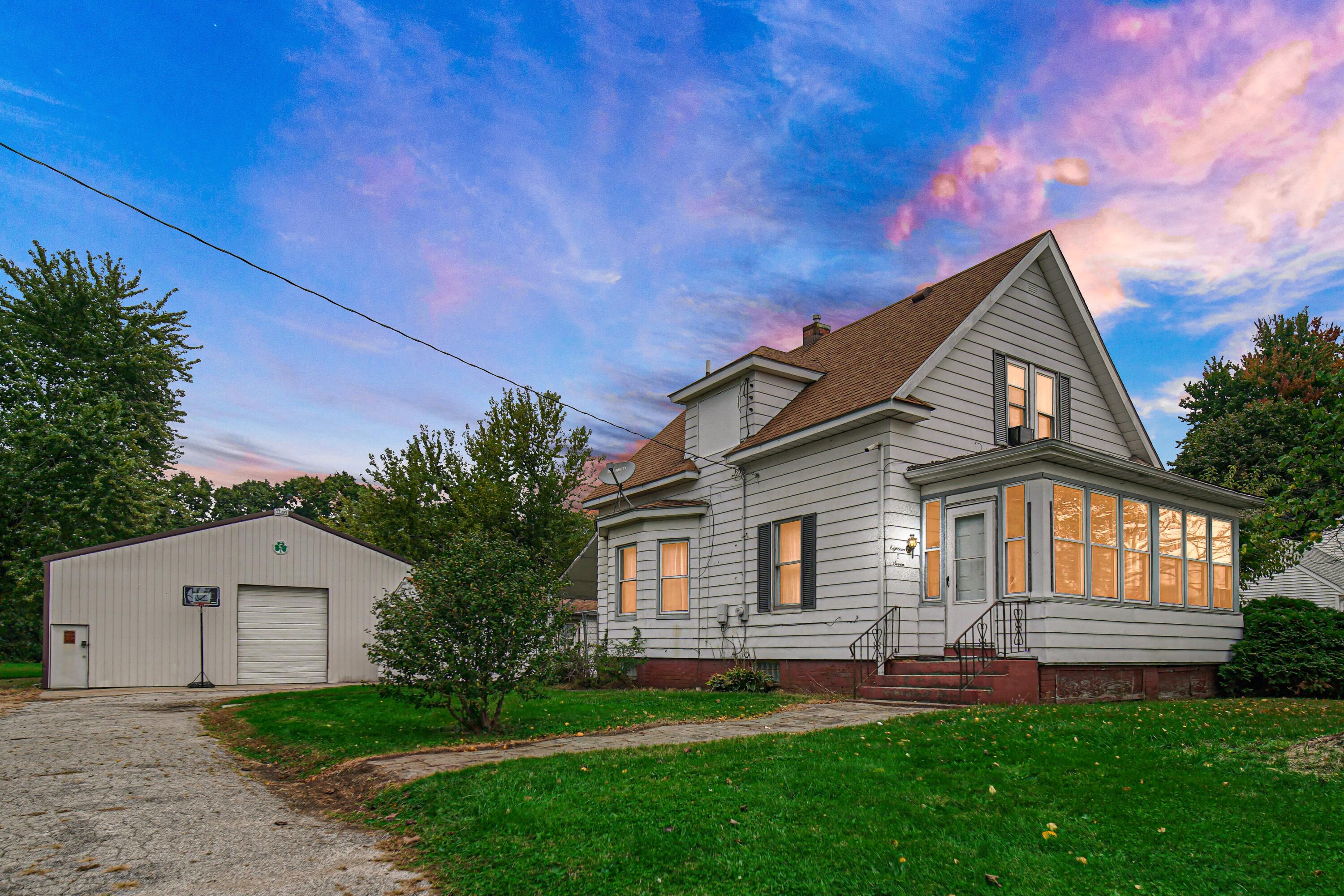 1807 E Lincolnway — photo