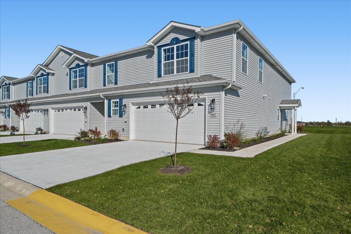 9567 Luebcke Lane — photo