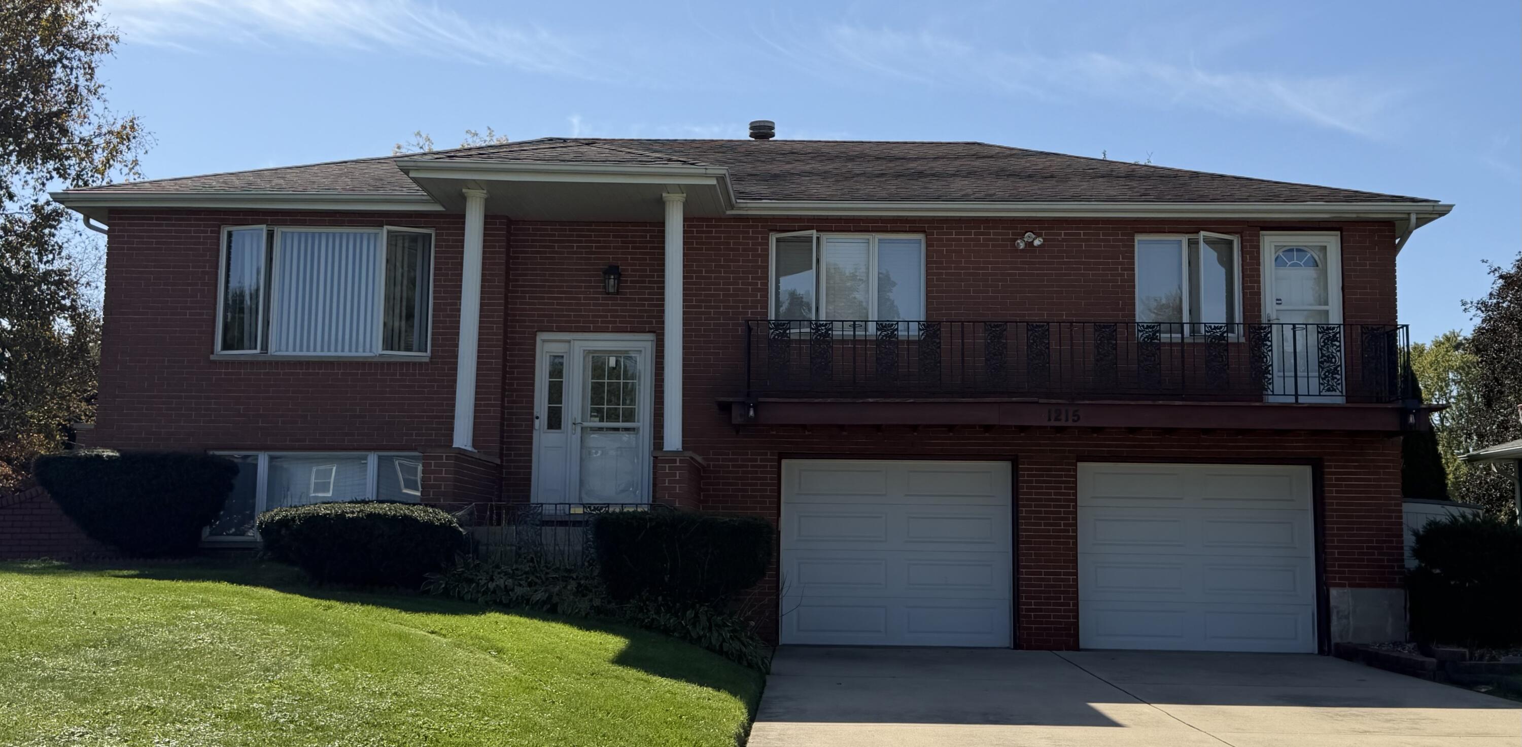 1215 Sunnyslope Drive — photo