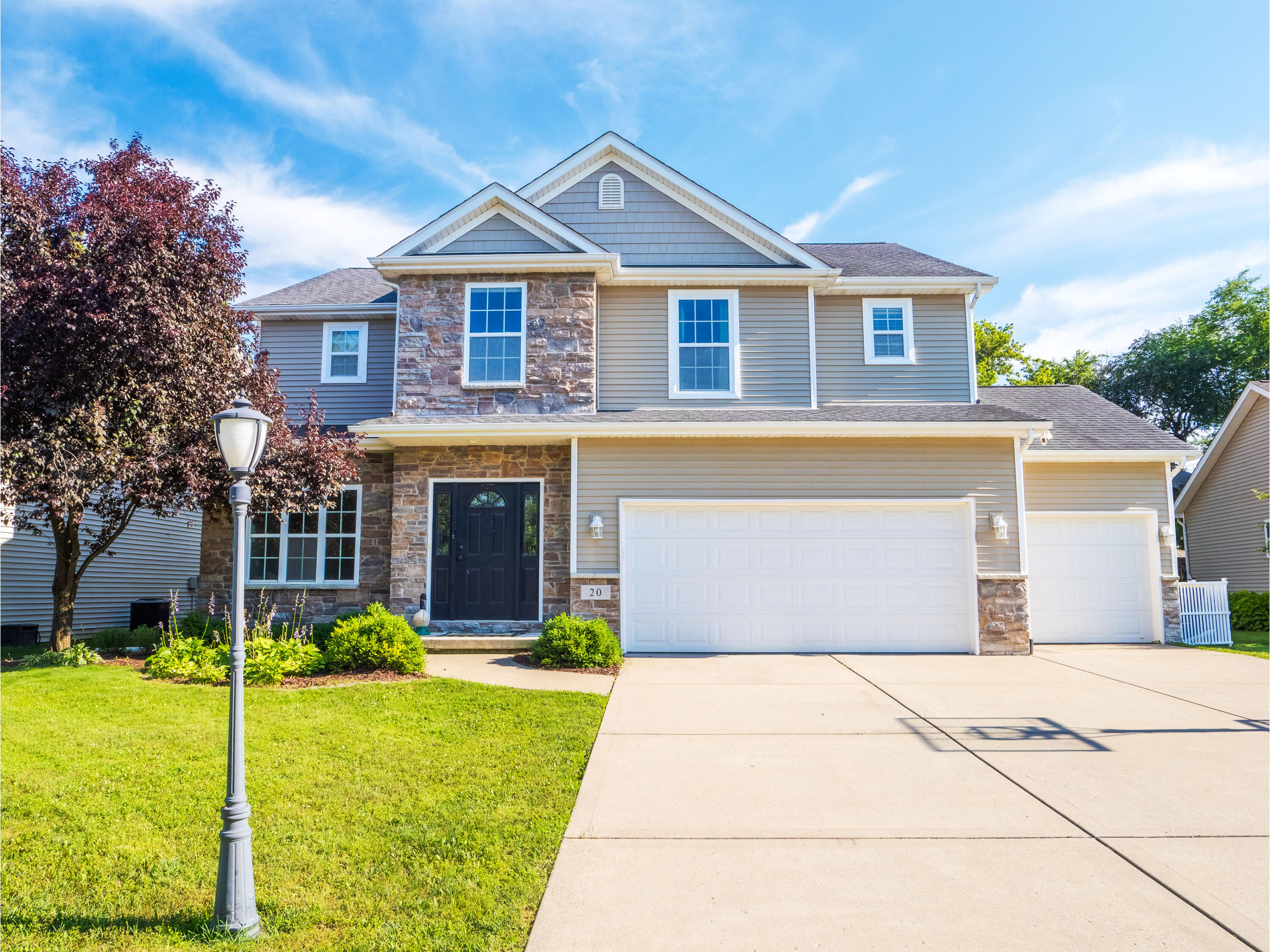 20 W Shakespeare Drive — photo