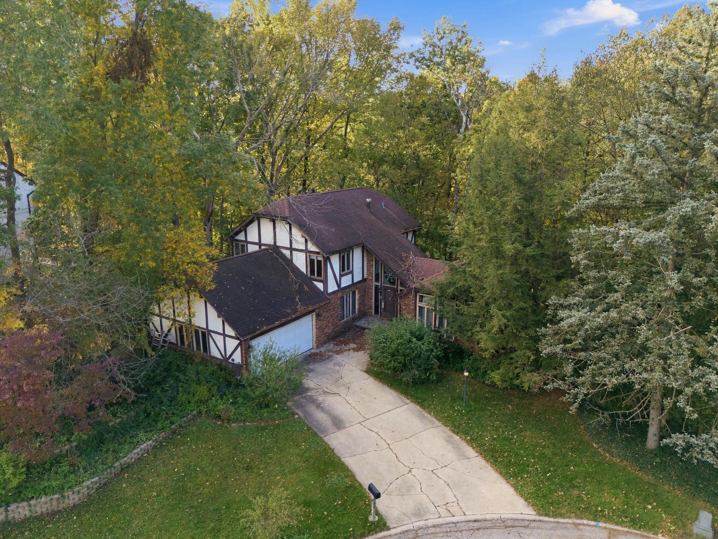 401 Shorewood Court — photo
