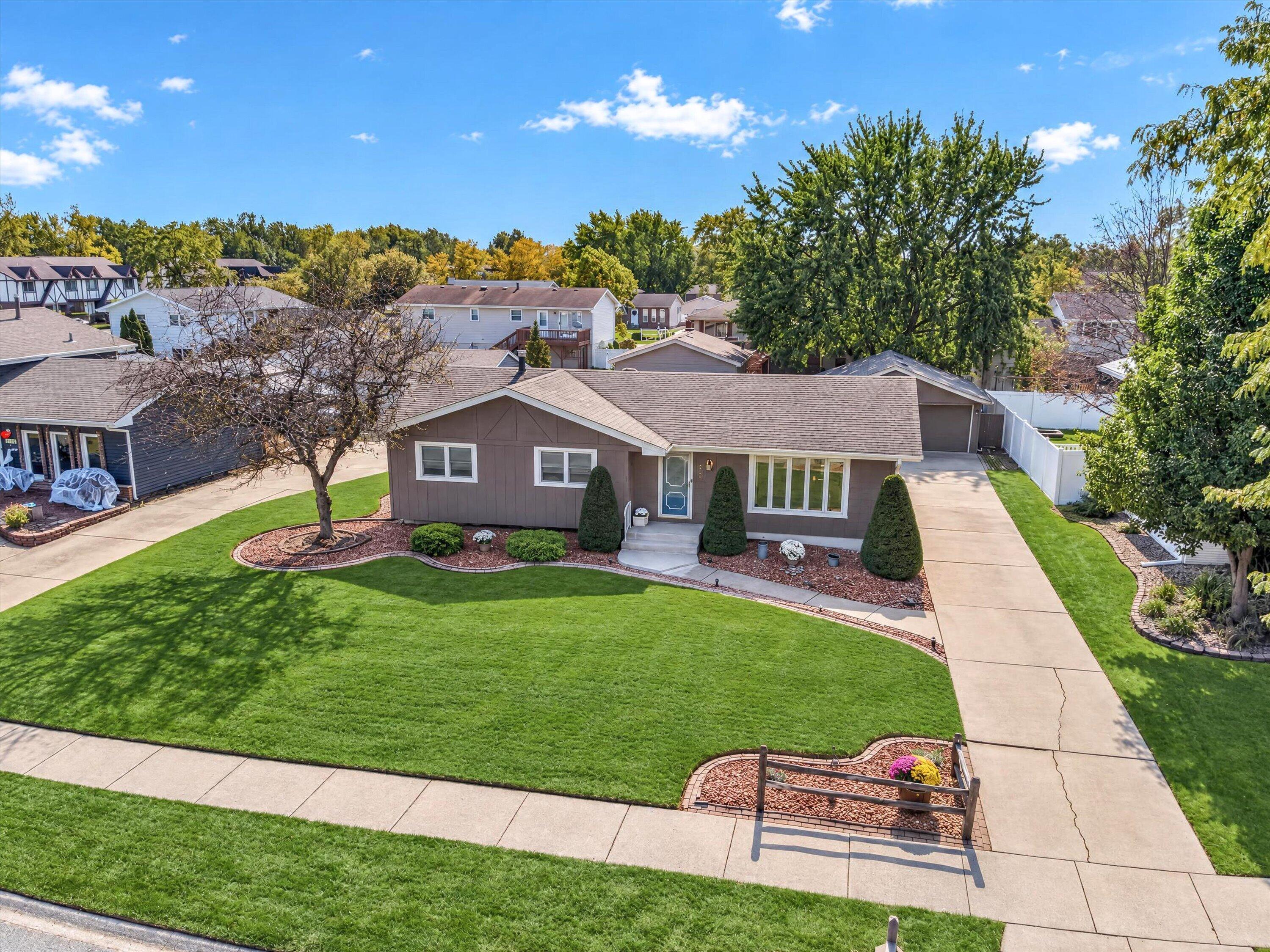 1005 Lancaster Lane — photo