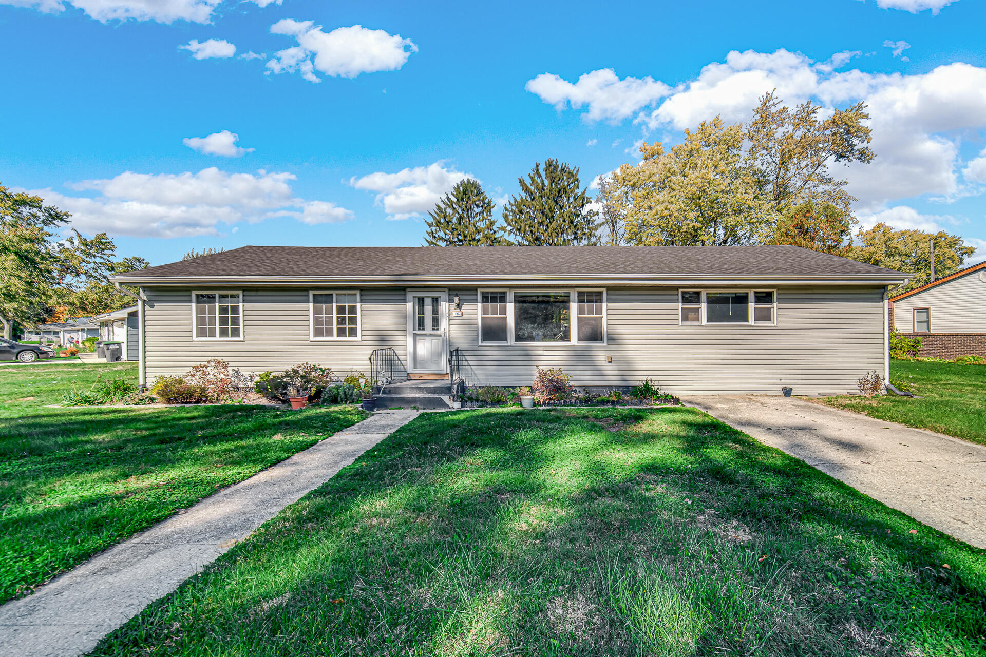 6084 Meadowlark Street — photo