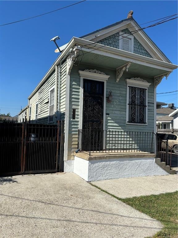 1525 N Derbigny Street — photo