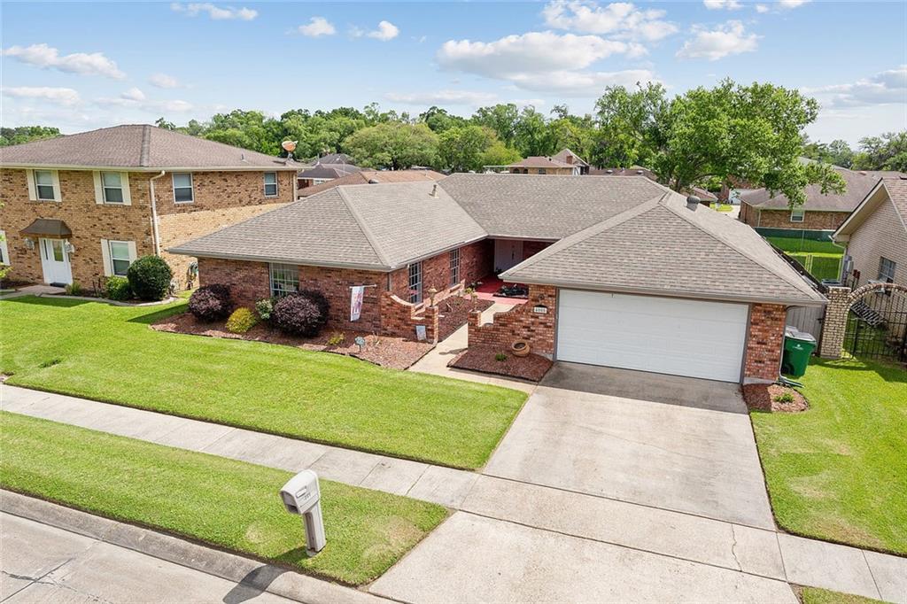 4005 Hillcrest Drive — photo