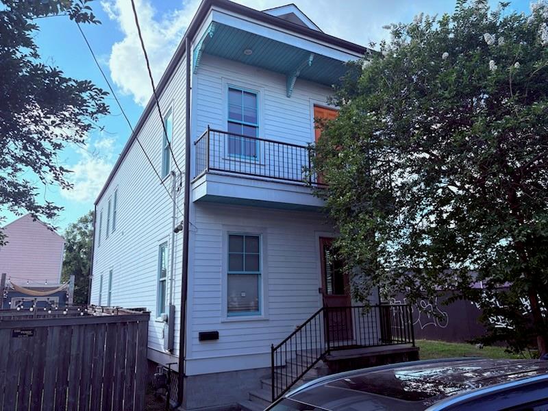 913 N Robertson Street — photo
