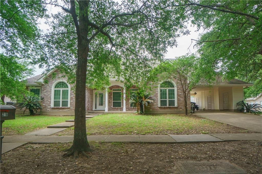 216 Oak Drive — photo