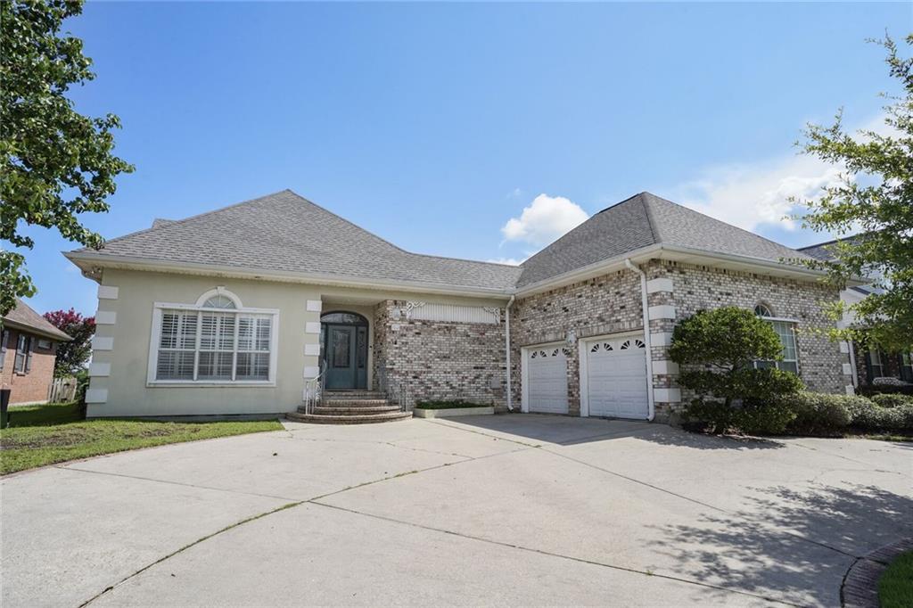 56 Oak Tree Drive — photo