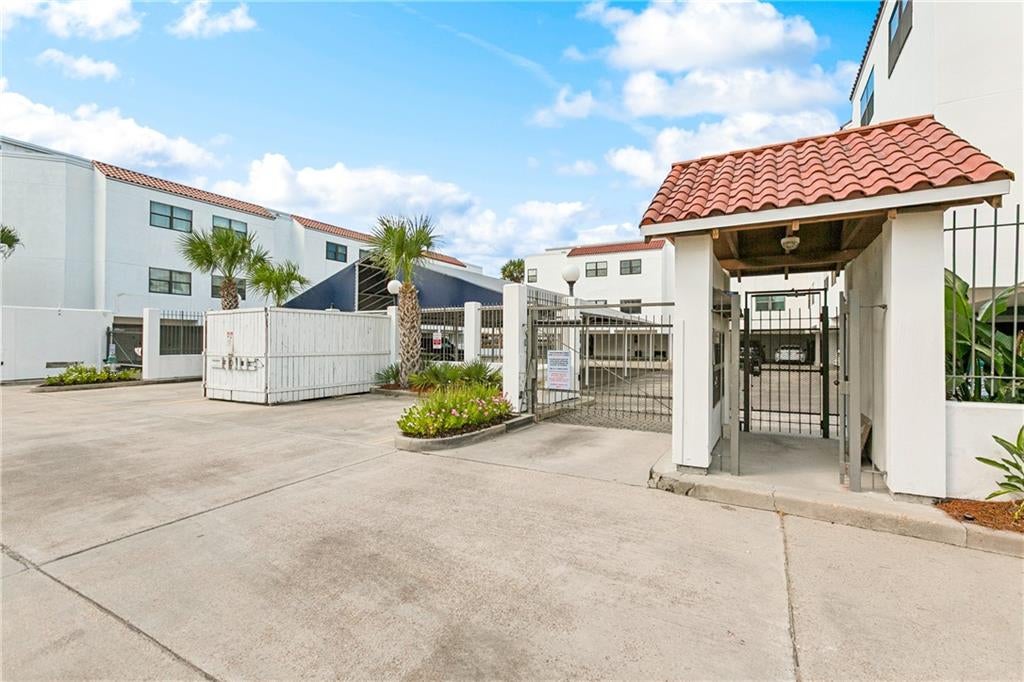 8654 Pontchartrain Boulevard 18 — photo