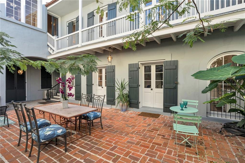 415 Burgundy Street 1B — photo