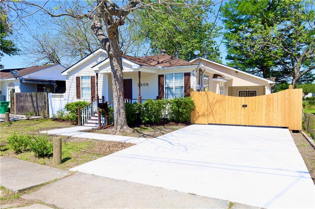 2205 Claire Avenue — photo