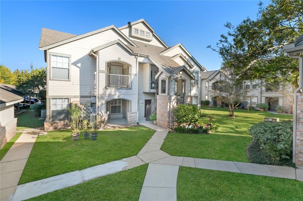 350 Emerald Forest Boulevard 19203 — photo