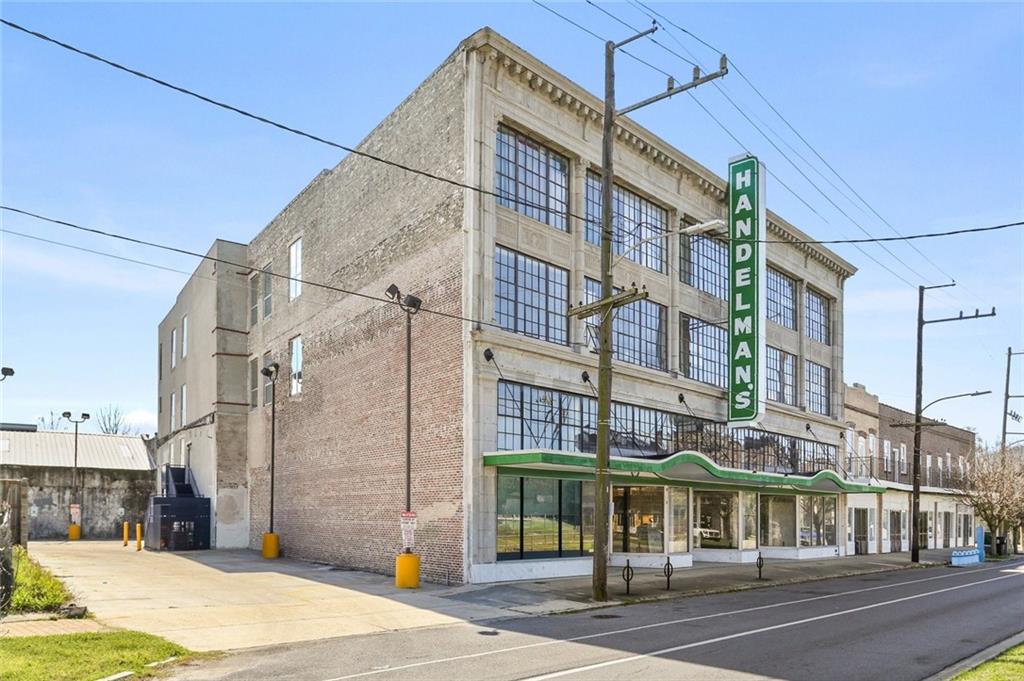 1824 Oretha Castle Haley Boulevard 404 — photo