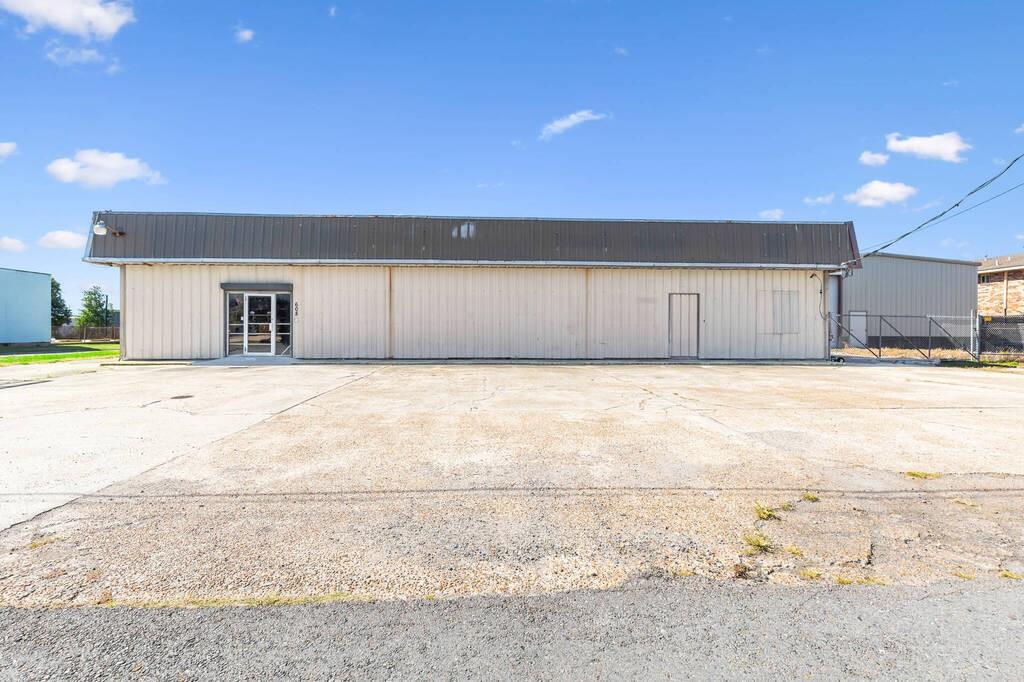 608 Westwood Drive — photo