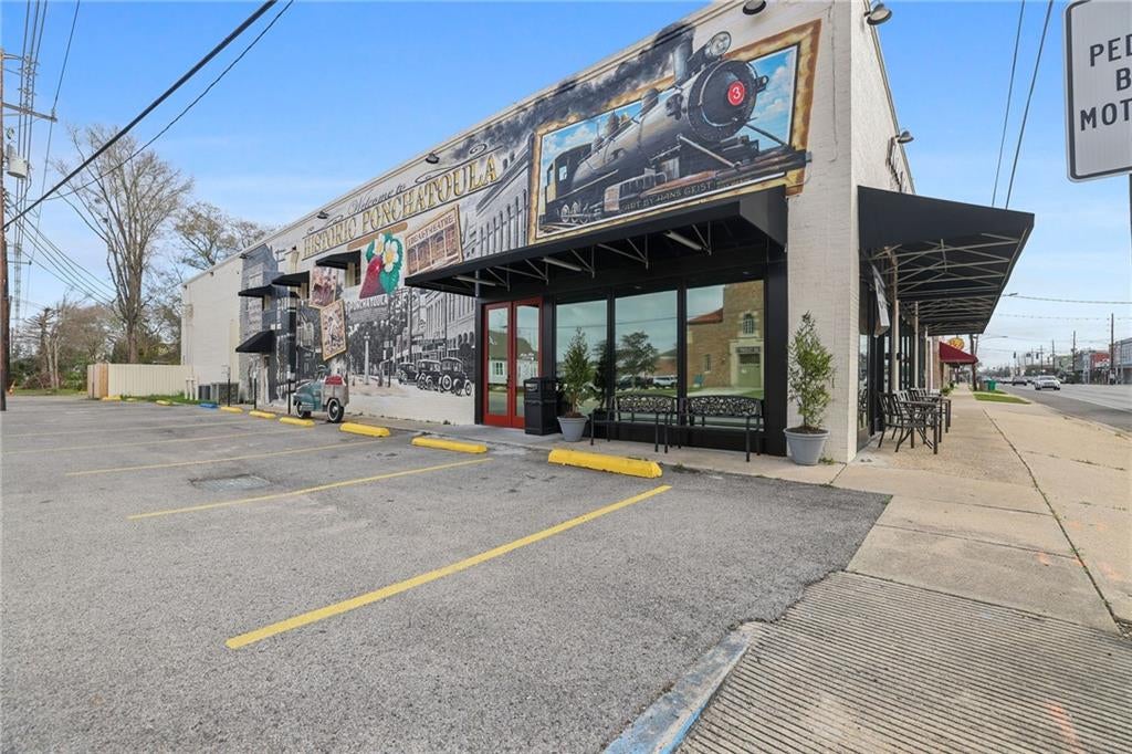 280 W Pine Street — photo