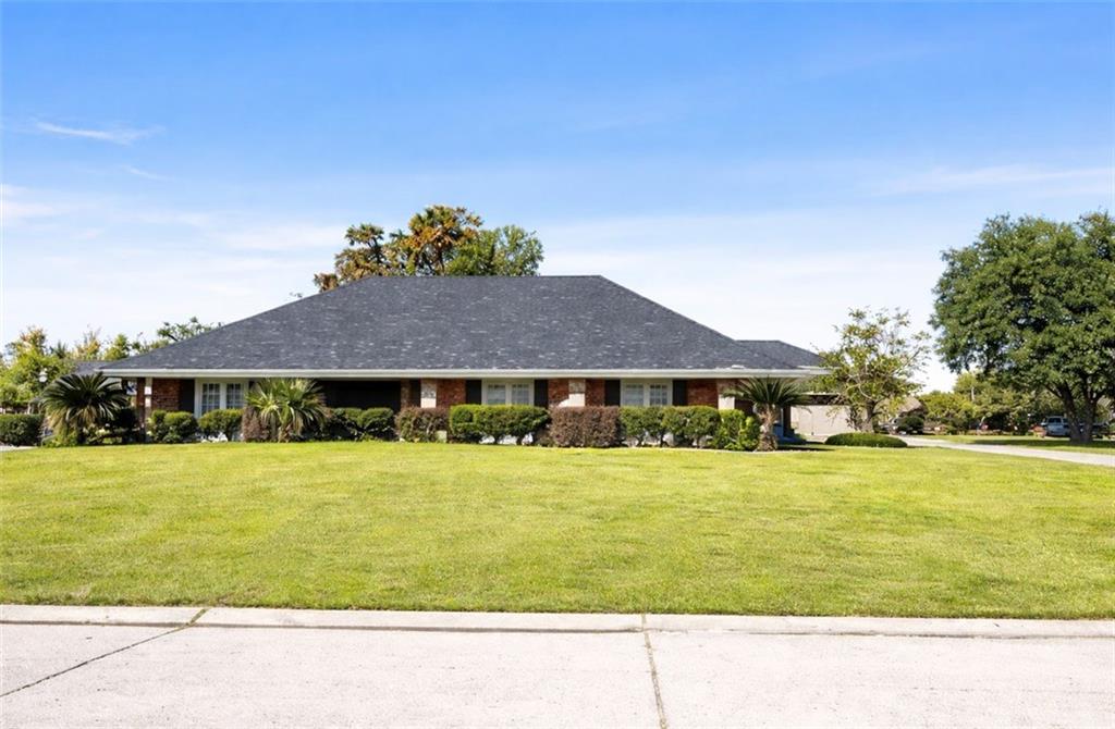 2711 Cedarlawn Drive — photo