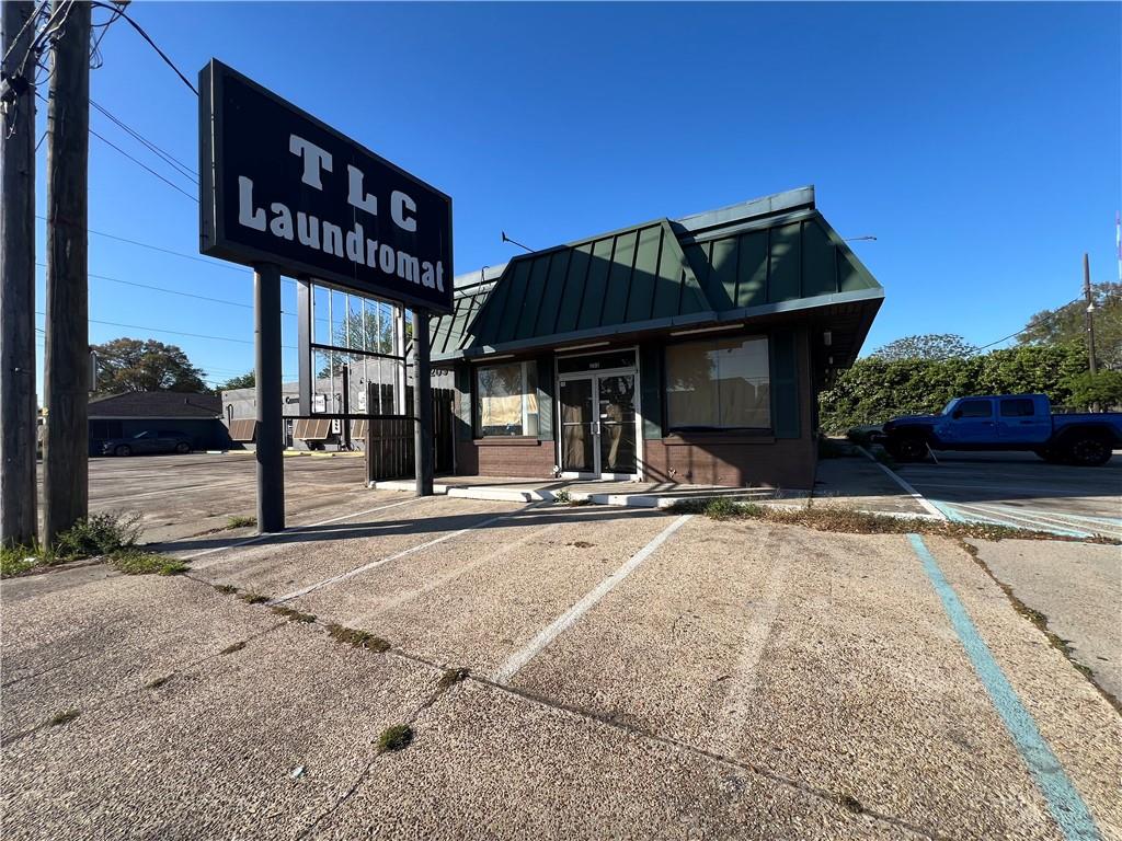 203 W Judge Perez Drive — photo