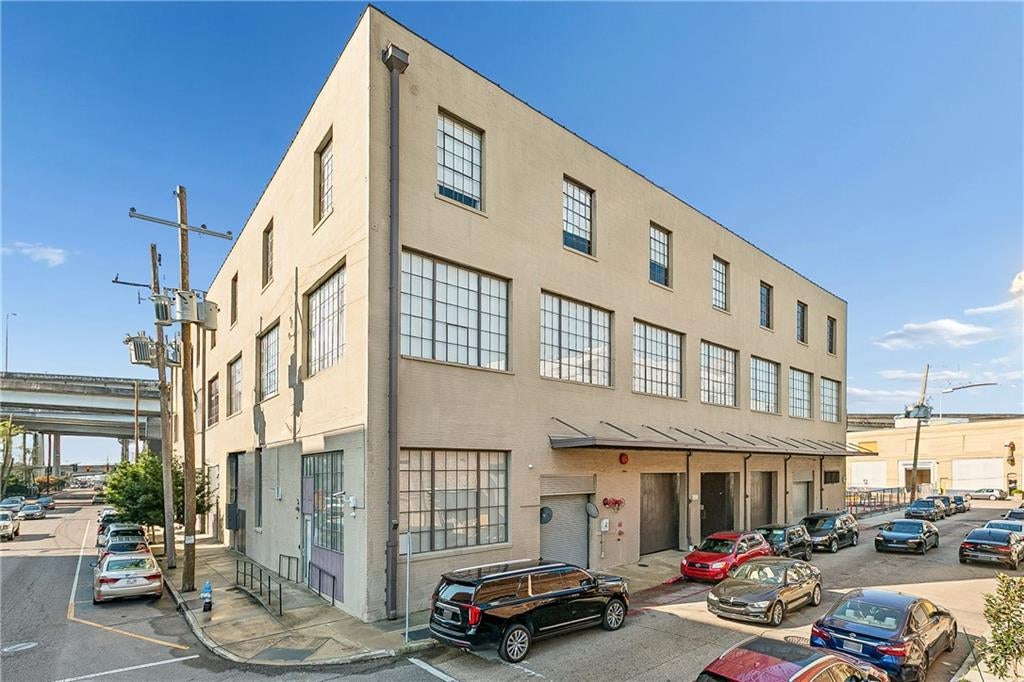 610 John Churchill Chase Street L20 — photo