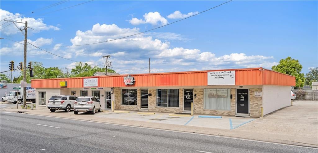 4211 Westbank Expy Highway — photo