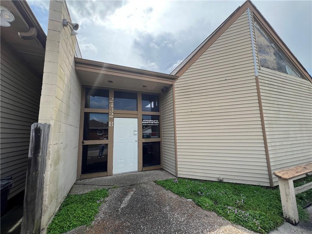 2432 Paris Road B — photo