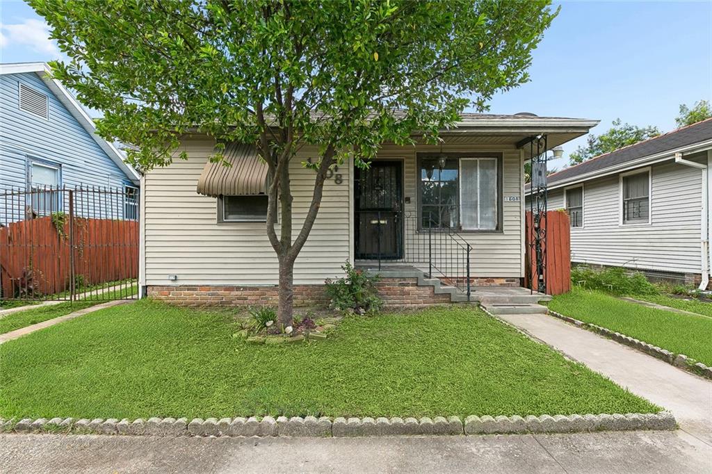 1608 S Lopez Street — photo