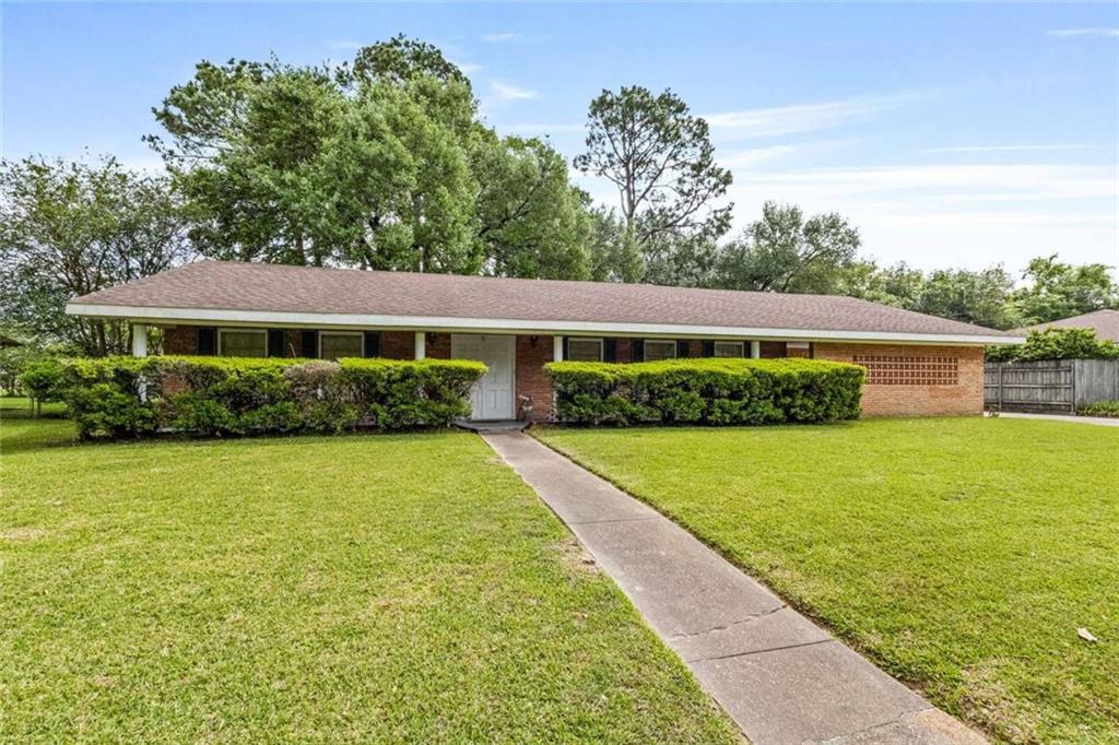 203 Robert Lee Circle — photo