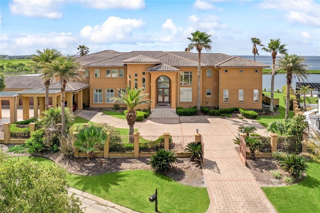 1512 Lakeshore Drive — photo