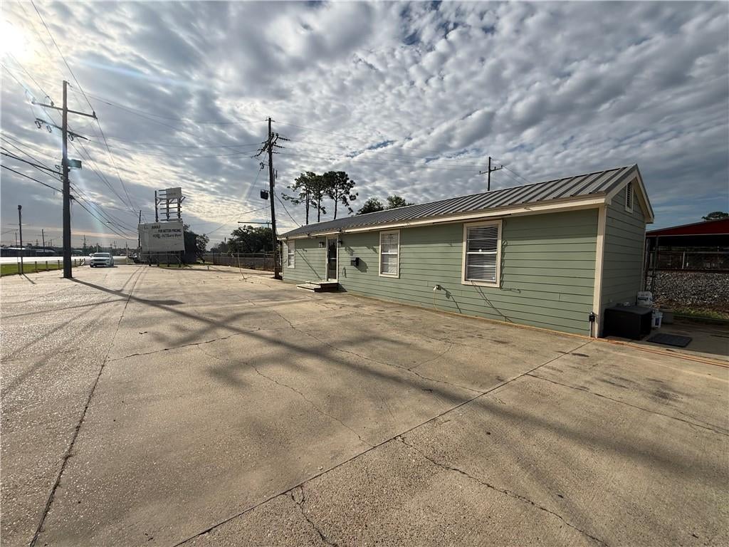 1201 W Airline Highway — photo