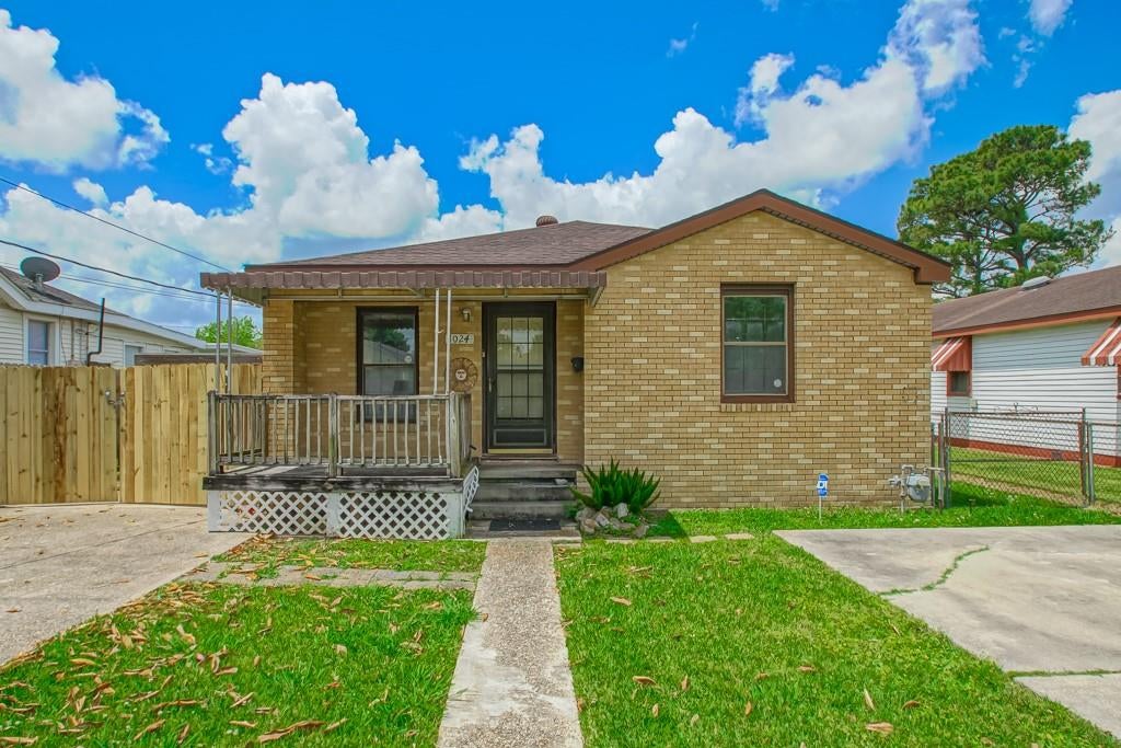 1024 Gaudet Drive — photo