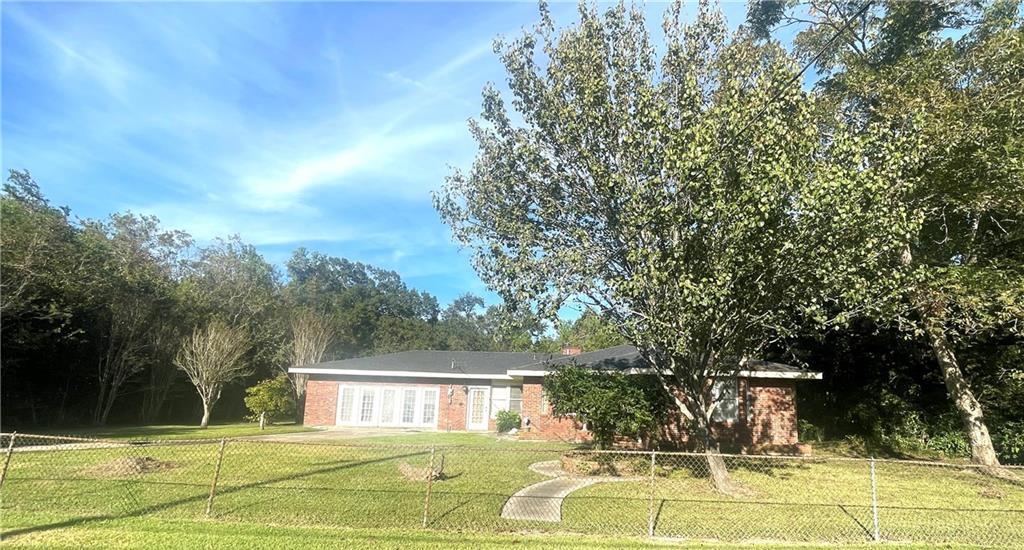 10100 Willow Drive — photo