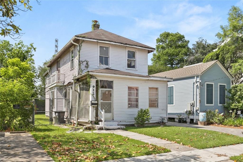 912 Cambronne Street — photo