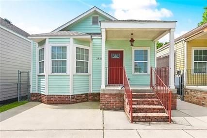 2458 N Robertson Street — photo